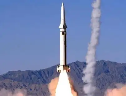 二炮部队东风导弹发射猛照 直上云霄(3)