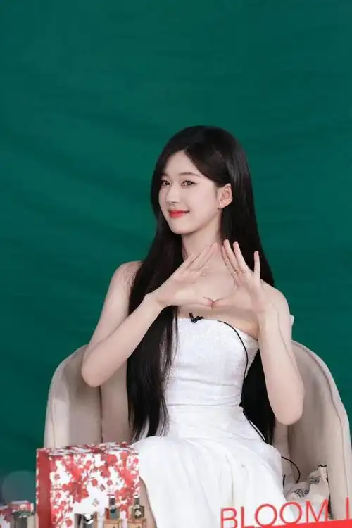 女星赵露思造型合集呆萌可爱甜美青春