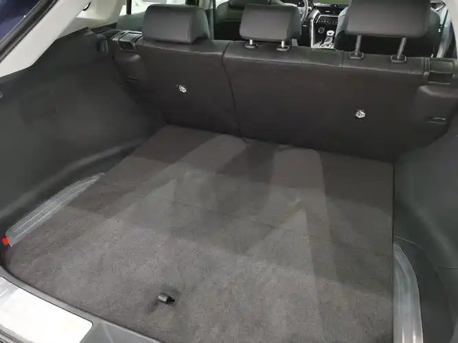 静态体验丰田凌放:颜值可比雷克萨斯,但优缺点也很明显!