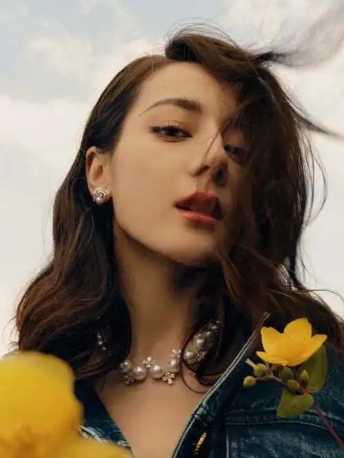 迪丽热巴elle仲夏的浪漫6130岁主题大片