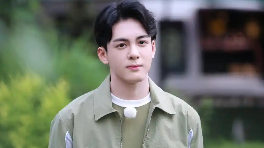 细赏曾舜晞的微笑与眼眸之美