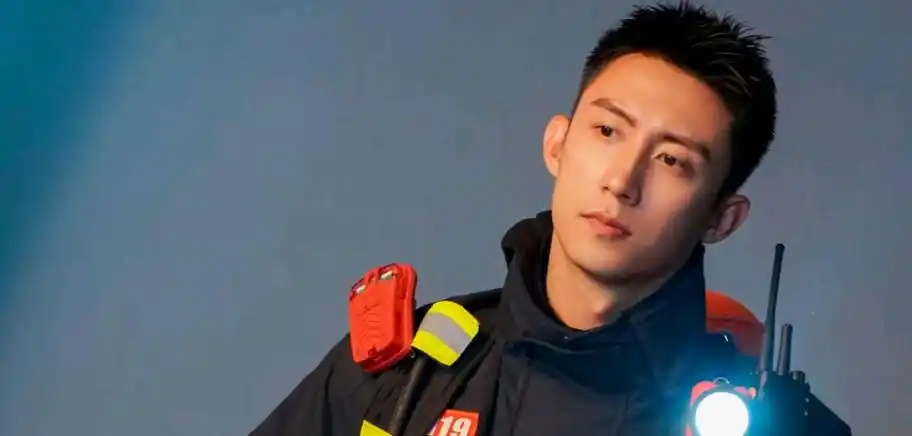 多次被前妻锤,又被曝疑似与迪丽热巴恋爱,黄景瑜凭演技压倒黑料_腾讯