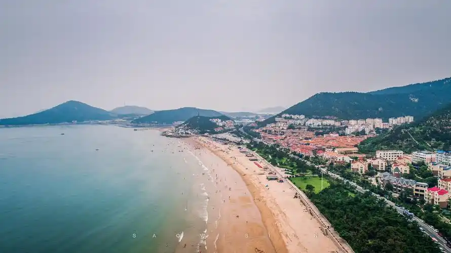 仰口海水浴场属于天然的海水浴场,因为离市区远,来游玩的都是附近的