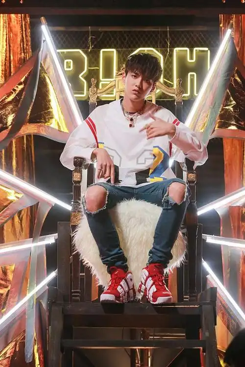 吴亦凡freestyle爆火就爱那晃着金链也时髦的嘻哈范