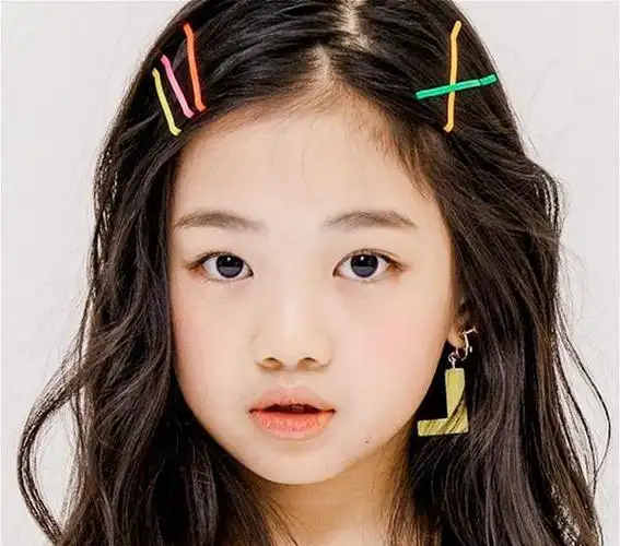 436万订阅者的11岁女孩出演认识的哥哥展现不一样的可爱感