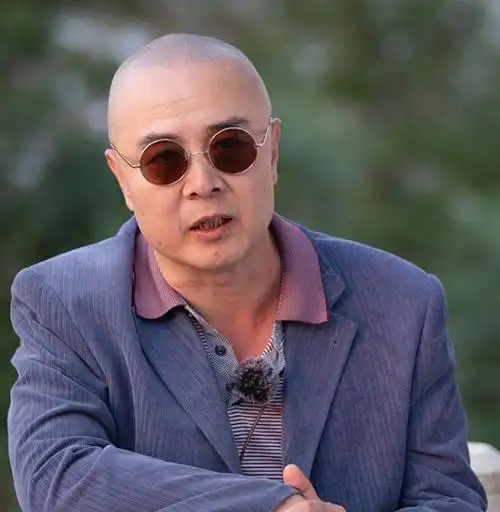 65岁徐少华因五块钱辞演唐僧如今沦落到街头卖唱