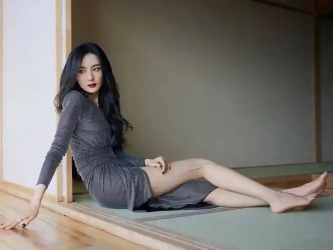 杨幂美腿3青春健美杰出作品