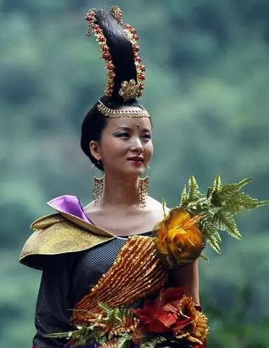 谢兰个人资料微博照片谢兰老公资料背景