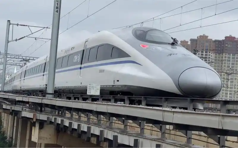 昆明局统型crh380a重联驶出昆明南站1道!执跑g1376次列车前往上海!