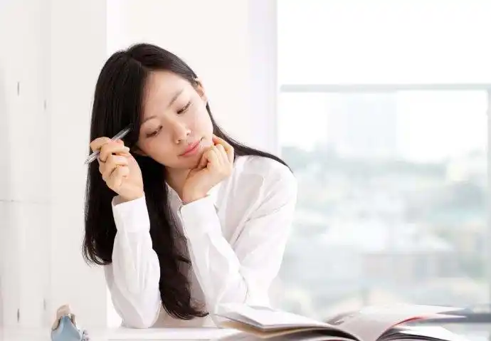 美女讲堂:人生需要静静的思考