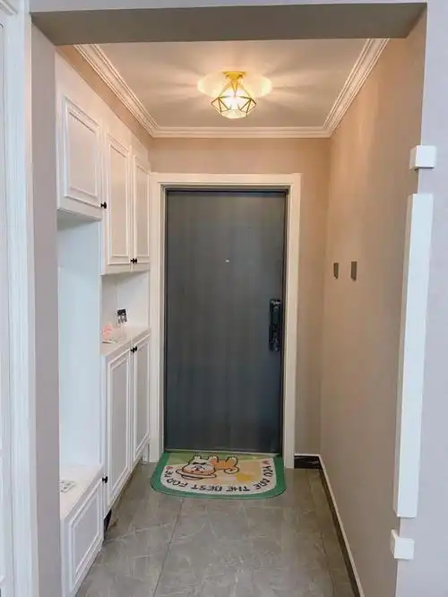 小户型,请看她家装修,全屋不要吊顶,做嵌入式的鞋柜很实用!