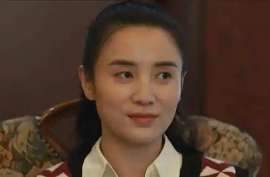 有些中年女星说不出哪里好,但就是谁也替代不了,个个气质十足_余男