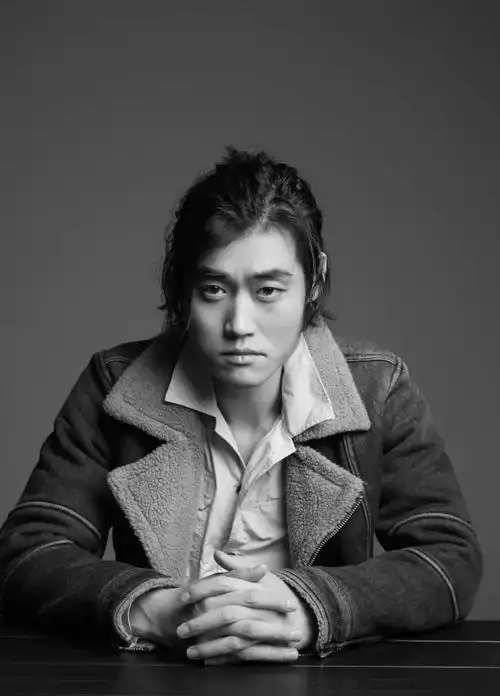 毕业于吉林省艺术学院戏剧学院表演本科.