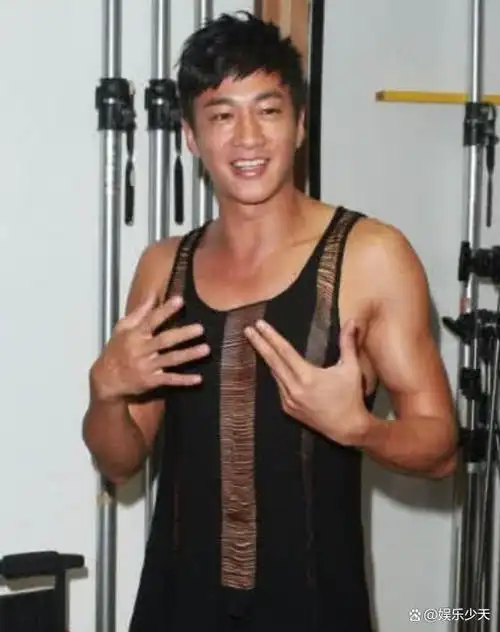 何润东:三次表白孙俪被拒,41岁娶娇妻,如今恩爱多年无子也幸福