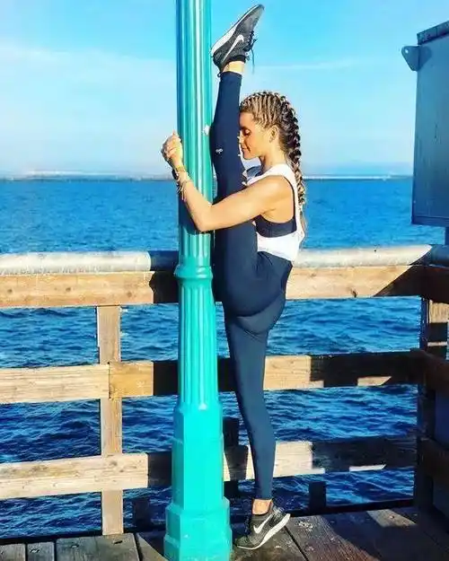 圆肩驼背腰椎强直,腰椎间盘突出等等分享几个针对不同情况的瑜伽体式