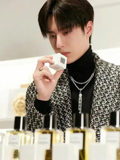 王一博70香奈儿