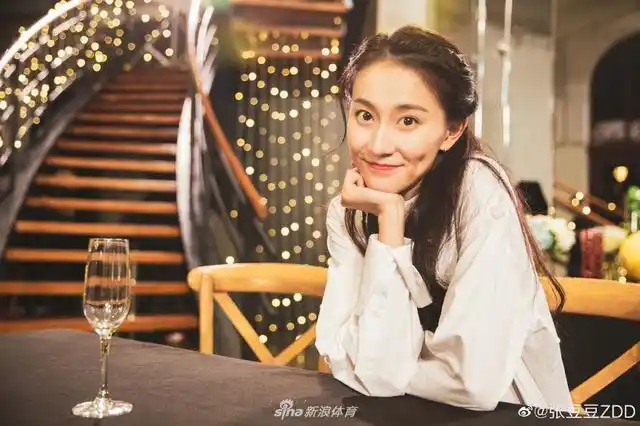 艺术体操女神张豆豆晒美照