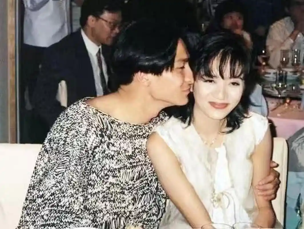 看这张刘德华和梅艳芳的合影?