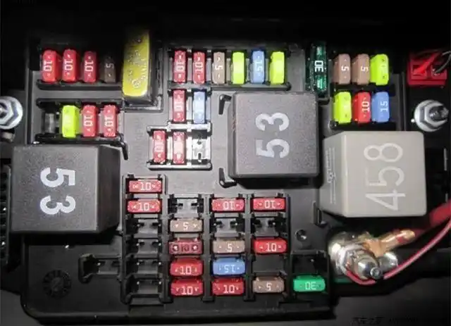 汽车保险丝老是烧 汽车保险丝烧坏