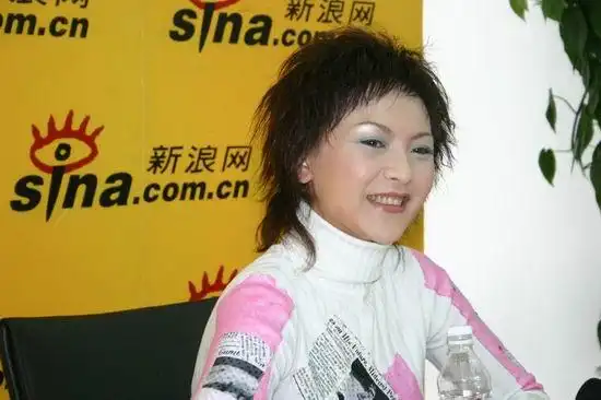 王纳文接戏拍广告 进娱乐圈赚钱养儿子(附图)