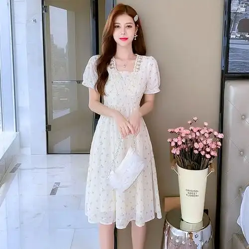 方领蕾丝花边连衣裙女夏装2021新款潮气质显瘦收腰夏季超仙初恋裙