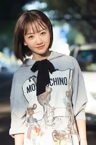 杨蓉唐嫣周冬雨娜扎刘诗诗 剪短发的女星们