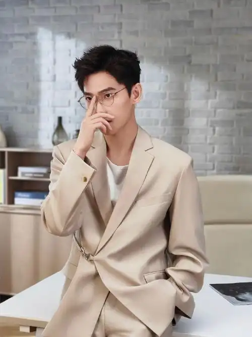 杨洋高清生图##杨洋别名杨不修