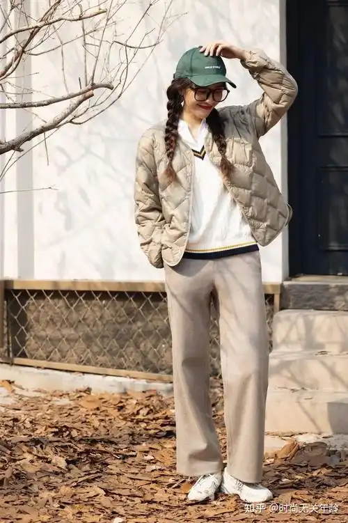 现代人的时尚感不仅离不开运动感,还离不开轻便舒适.