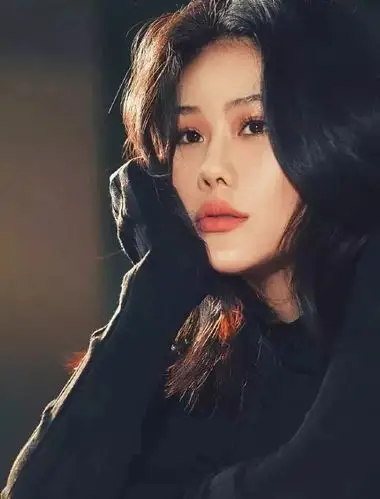 p>袁娅维(tia ray),1984年12月12日出生于湖南省怀化市,中国内地流行