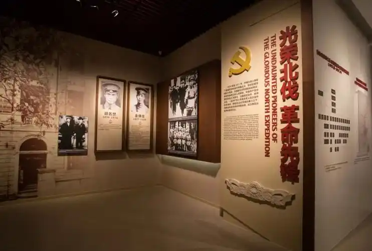 雨花台烈士纪念馆恢复开放_广大观众