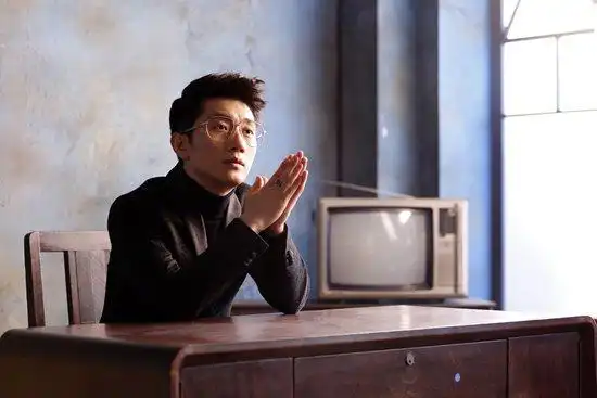 金志文新曲《失眠》首播 "单身节"抚慰孤独灵魂尽显温情暖男的(2)