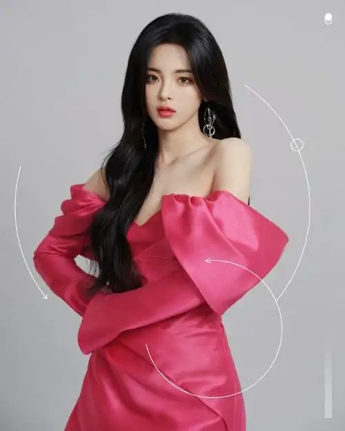 杨超越粉裙造型真美,甜辣时尚,更有女人味了!只有她越看越喜欢