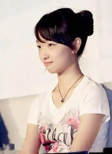 周冬雨10年前旧照曝光清纯可人灵气十足