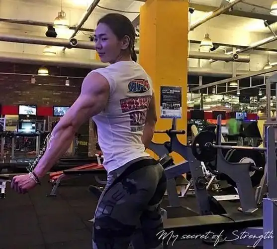 金刚芭比池妍玉韩国最强女人肌肉比男人还要彪悍威猛