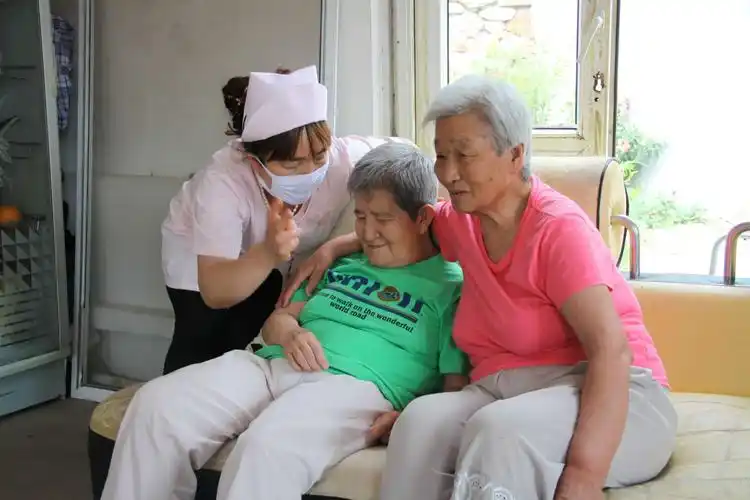 当你老了!〈大连甘井子吉祥养生养老院失能老人十余载生活记实〉