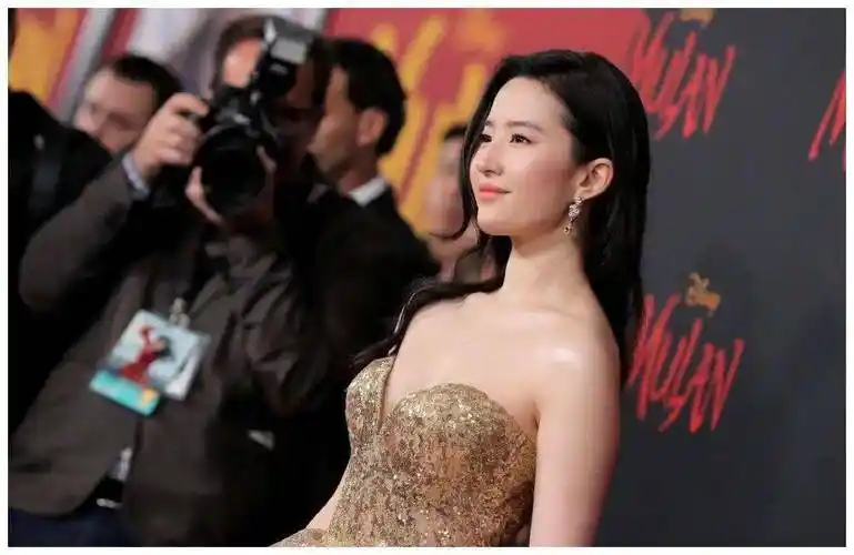 原创为何刘亦菲单身至今不是没人想娶看完这些照片你就明白了