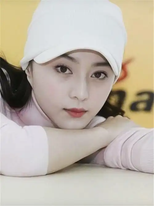 原创范冰冰24岁旧照曝光满脸胶原蛋白超迷人笑容温暖有气质