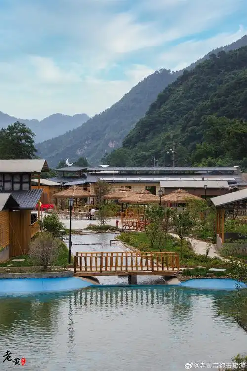 它位于凉山州,但我对凉山州的认识还只限于西昌,除此之外知之甚少.