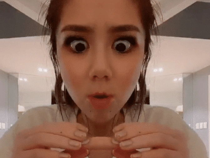 邓紫棋表演"绝技"吞手指,看到她咀嚼的表情,忍不住头皮发麻