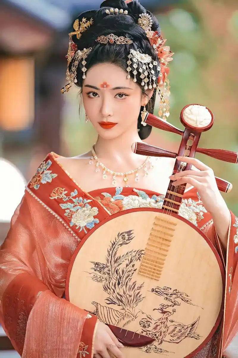 许佳琪穿汉服也太美了,网友直呼:快多拍点古装剧吧!