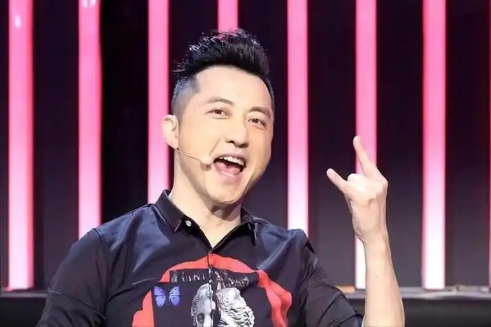 庾澄庆个人资料简介(与伊能静离婚13年,二婚娶小13岁娇妻,60岁的