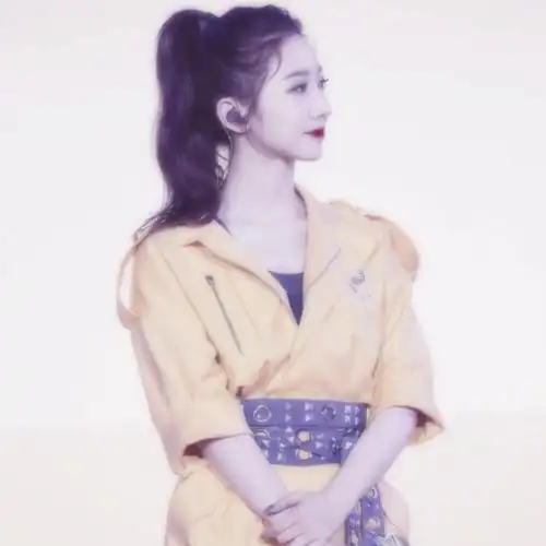 孟美岐自截自制滤镜头像 拿图吱声