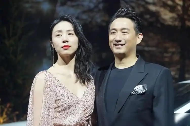 孙莉真是42岁俩娃妈?一袭粉裙似仙女下凡,感觉黄磊都配不上她了