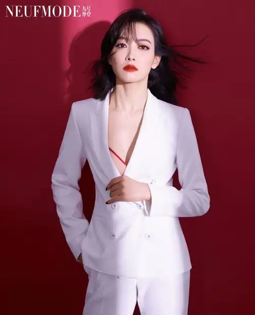 女明星内衣代言演绎不同风格 宋茜御姐杜鹃清冷周冬雨俏皮