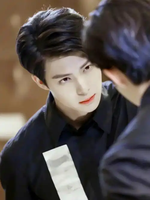 张铭恩头像图片张副官壁纸