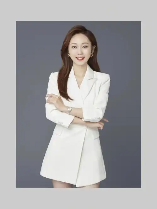 职业形象照知性干练的商务范