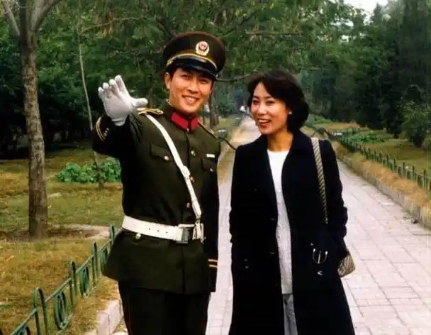 回顾唐国强之女唐莉早逝的母亲我再婚的父亲读懂亲情后泪满流