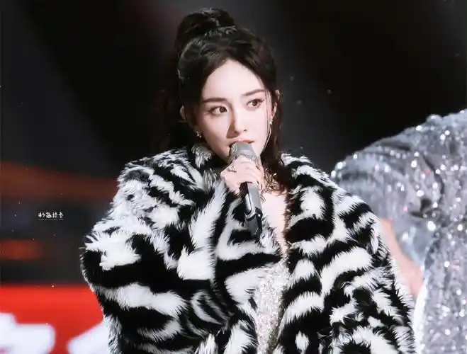 也论跨年晚会杨幂遭遇的"性凝视",杨幂平台和观众,到底谁错了_腾讯