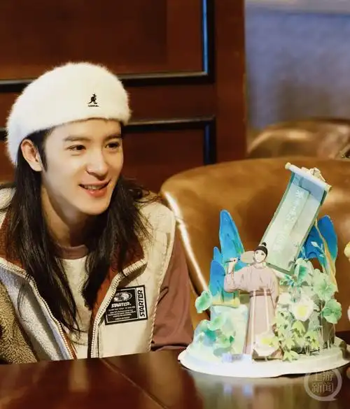 只此青绿主演张翰跨越千年与北宋天才少年希孟交朋友