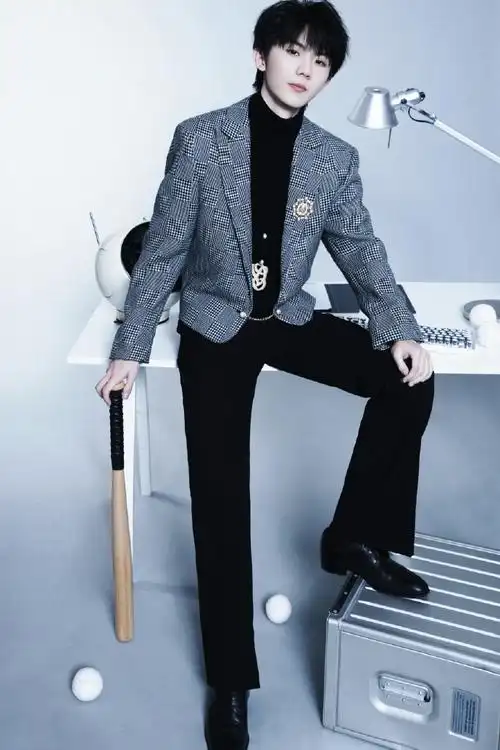 微博之夜红毯##时代少年团交换礼物##和马嘉祺点亮微博之夜